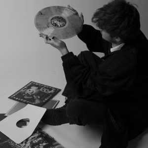 Janick mit Vinyl Platte